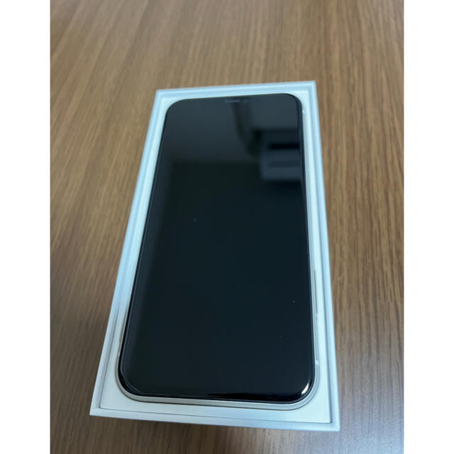 Apple(アップル)の【美品】iPhone11 128GB ホワイト(イヤホン付属) スマホ/家電/カメラのスマートフォン/携帯電話(スマートフォン本体)の商品写真