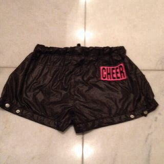 チアー(CHEER)のCHEERナイロンパンツ（お取り置き中）(ショートパンツ)