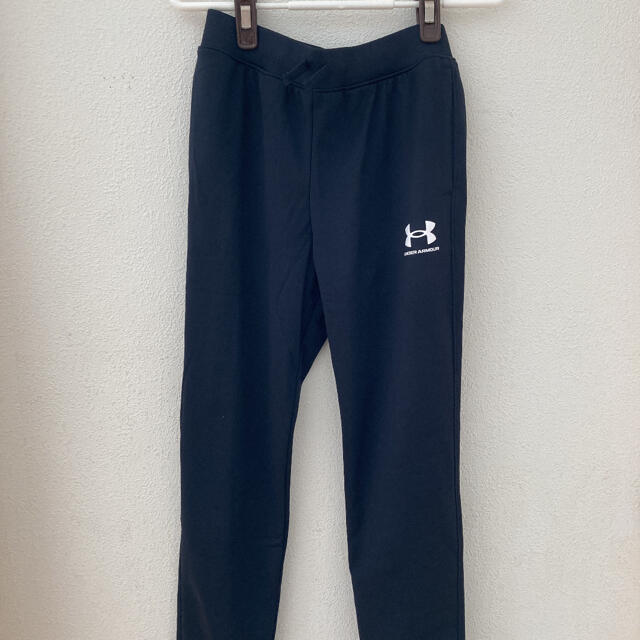 UNDER ARMOUR(アンダーアーマー)の新品　アンダーアーマー　トラックスーツ　ジャージ　上下セット　160cm キッズ/ベビー/マタニティのキッズ服男の子用(90cm~)(その他)の商品写真