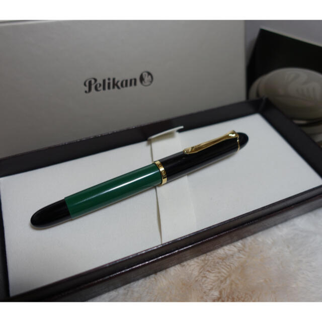 Pelikan(ペリカン)の☆新品 未使用 ペリカン 特別生産品 万年筆 M120 グリーンブラック F☆ インテリア/住まい/日用品の文房具(ペン/マーカー)の商品写真