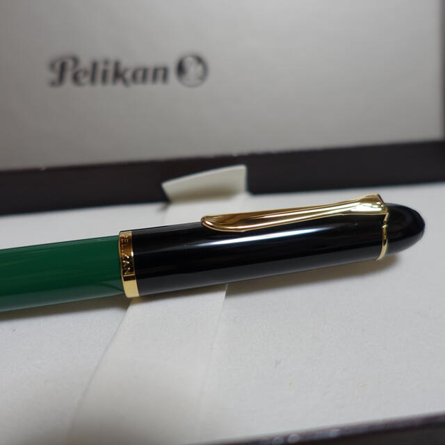 Pelikan(ペリカン)の☆新品 未使用 ペリカン 特別生産品 万年筆 M120 グリーンブラック F☆ インテリア/住まい/日用品の文房具(ペン/マーカー)の商品写真