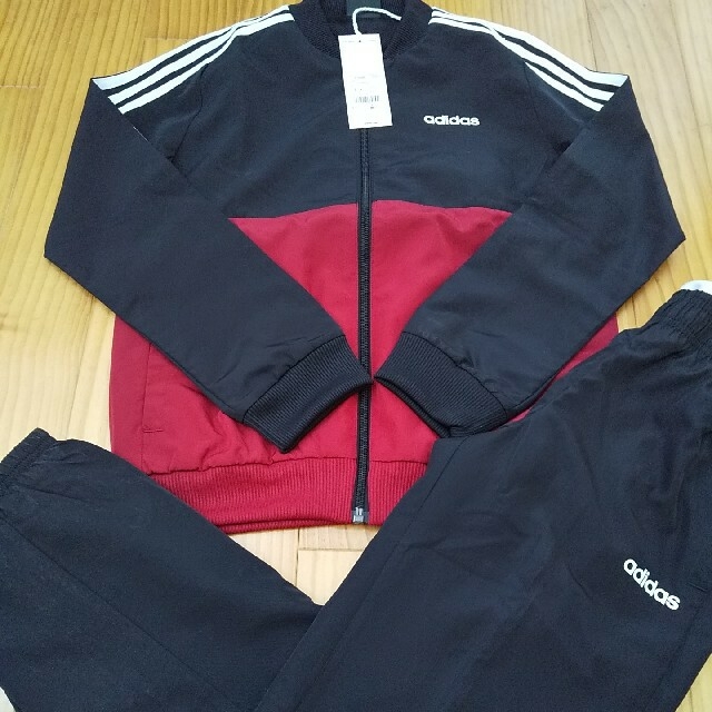 adidas(アディダス)の【専用】新品★アディダス   adidas   ウィンドブレーカー キッズ/ベビー/マタニティのキッズ服男の子用(90cm~)(ジャケット/上着)の商品写真