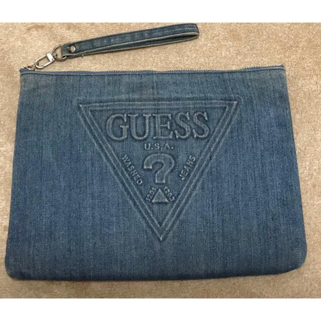 新品GUESS エンボスロゴ  総柄 ゲス クラッチバッグ