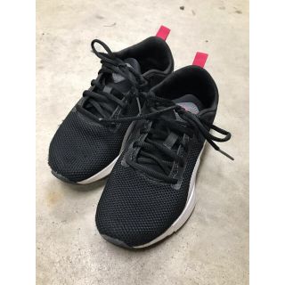 プーマ(PUMA)のプーマPUMA フライヤー ランナー JR 22.5センチ　黒ピンク(スニーカー)