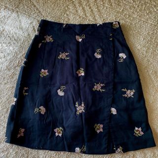 デイシー(deicy)の【未使用】花柄刺繍スカートパンツ　キュロット(キュロット)