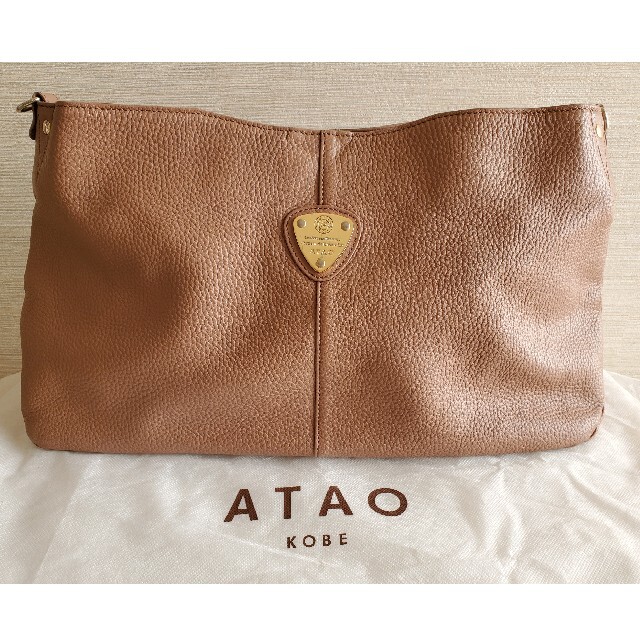 ATAO(アタオ)のATAO No1ロングセラーバッグelvy　直営店限定色アーモンド色 レディースのバッグ(ショルダーバッグ)の商品写真