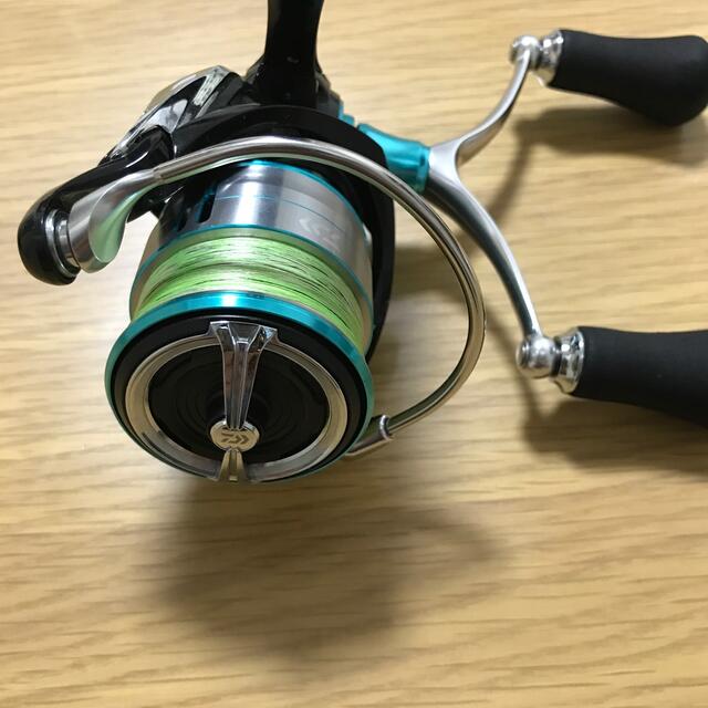 DAIWA(ダイワ)の19エメラルダスLT 2500S-DH スポーツ/アウトドアのフィッシング(リール)の商品写真