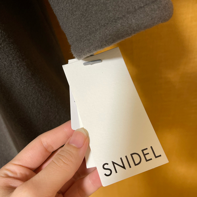 SNIDEL(スナイデル)のスナイデル　スリーブボリュームショートコート レディースのジャケット/アウター(ロングコート)の商品写真