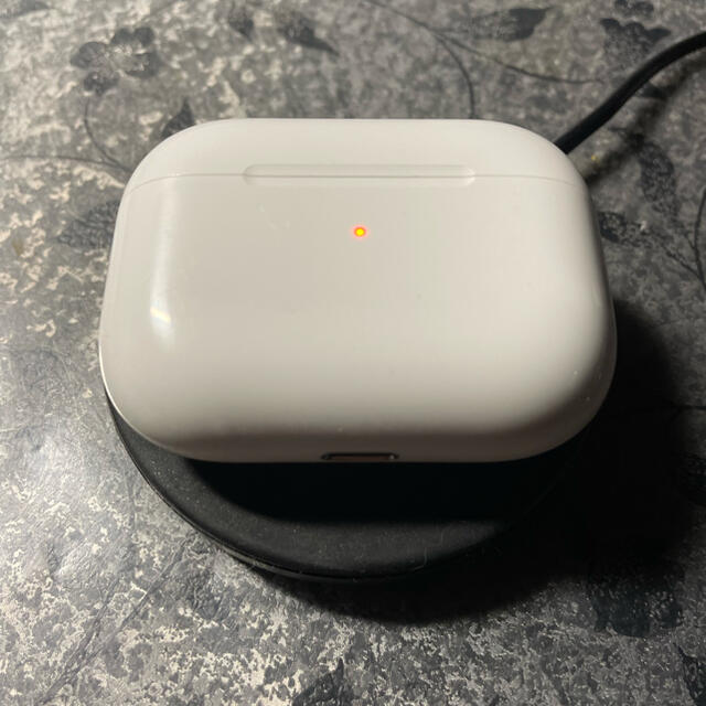 Apple(アップル)のAirpods pro (美品) ※印字とかは、写真でご確認ください スマホ/家電/カメラのオーディオ機器(ヘッドフォン/イヤフォン)の商品写真