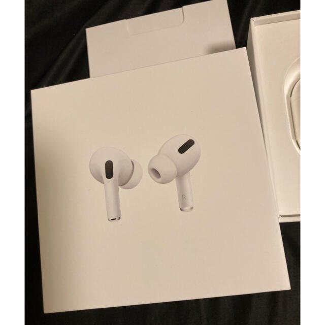 Apple(アップル)の正規品 AirPods Pro エアポッド スマホ/家電/カメラのオーディオ機器(ヘッドフォン/イヤフォン)の商品写真