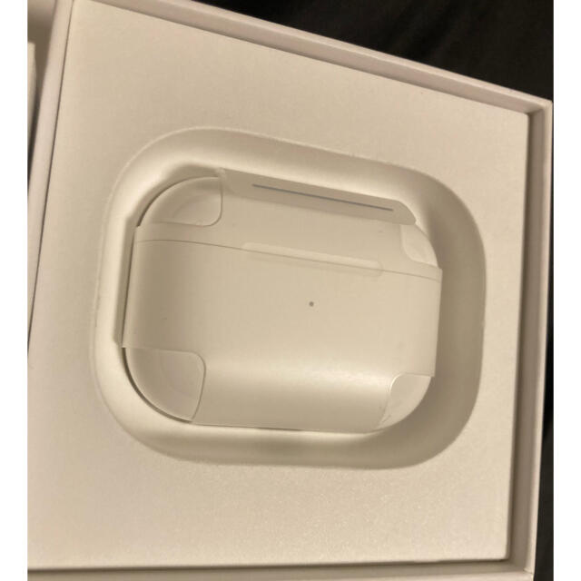 Apple(アップル)の正規品 AirPods Pro エアポッド スマホ/家電/カメラのオーディオ機器(ヘッドフォン/イヤフォン)の商品写真