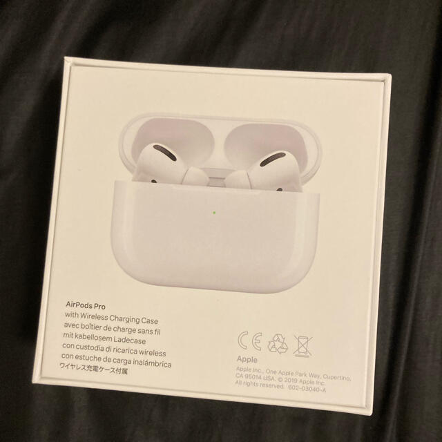 Apple(アップル)の正規品 AirPods Pro エアポッド スマホ/家電/カメラのオーディオ機器(ヘッドフォン/イヤフォン)の商品写真