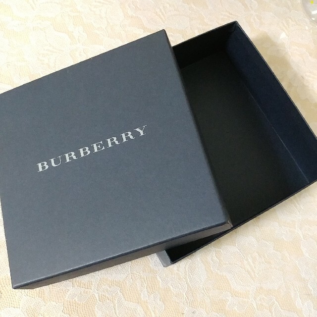 BURBERRY(バーバリー)のBURBERRYバーバリー空箱 レディースのバッグ(ショップ袋)の商品写真