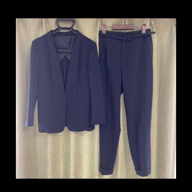 THE SUIT COMPANY ノーカラー　パンツスーツ36(7)　ネイビー紺