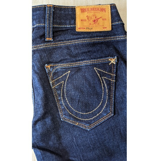 True Religion(トゥルーレリジョン)のトゥルーレリジョン　TRUE RELIGION　ストレートジーンズ レディースのパンツ(デニム/ジーンズ)の商品写真