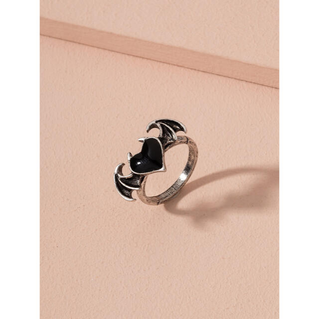 アクセサリー リング 指輪 ハート 黒 ブラック 地雷 量産型 レディースのアクセサリー(リング(指輪))の商品写真