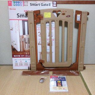 ニホンイクジ(日本育児)の【美品】スマートゲイト2 ナチュラル(ベビーフェンス/ゲート)