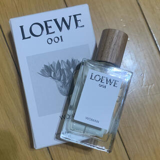 ロエベ(LOEWE)のロエベ香水　001 ウーマンオードパルファム　30mL(香水(女性用))