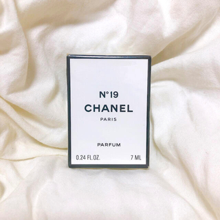 シャネル(CHANEL)の【新品】CHANEL シャネル N°19 香水 パルファム 7ml(香水(女性用))