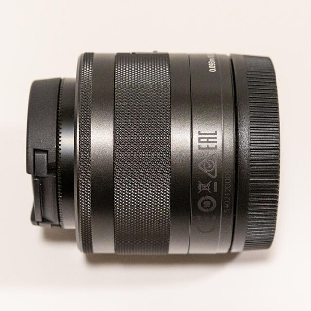 Canon(キヤノン)の[値下げ]Canon EF-M28mm F3.5 マクロ IS STM  スマホ/家電/カメラのカメラ(レンズ(単焦点))の商品写真