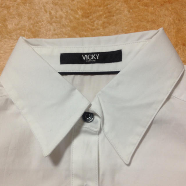 VICKY(ビッキー)の新品☆VICKY☆白シャツ レディースのトップス(シャツ/ブラウス(長袖/七分))の商品写真