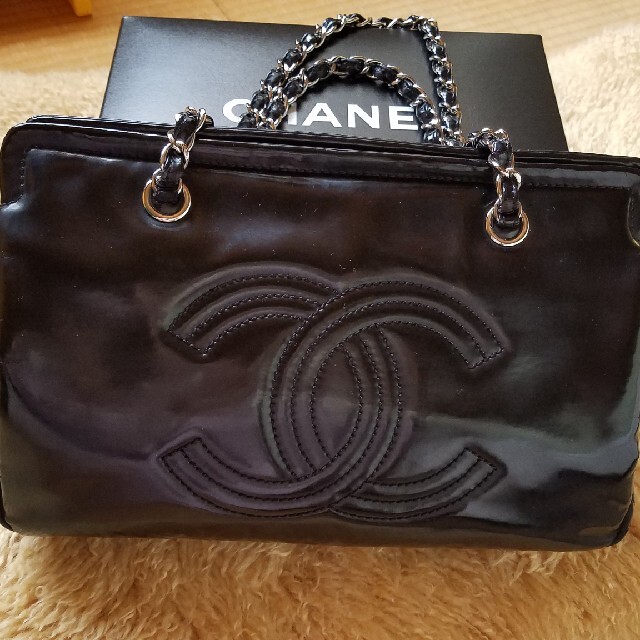 CHANEL　エナメルバック