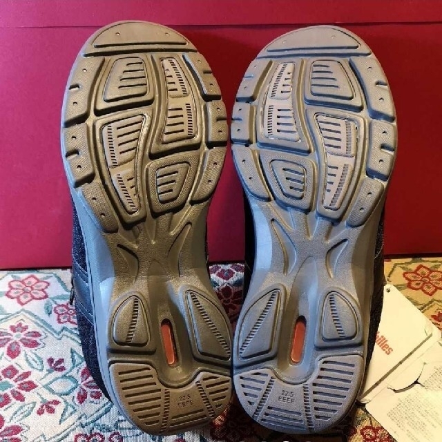 Achilles(アキレス)のアキレス プレミアムウォーカー 22.5 幅広４E 軽量 痛くない靴 フォロー割 レディースの靴/シューズ(スニーカー)の商品写真