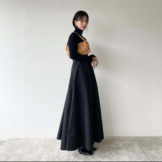 Ameri VINTAGE(アメリヴィンテージ)のCLANE VOLUME FLARE MAXI SKIRT ブラック レディースのスカート(ロングスカート)の商品写真