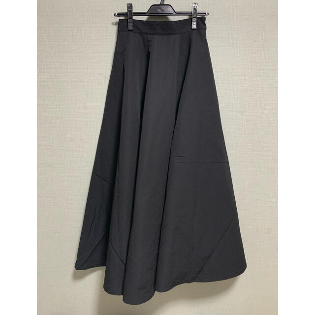 Ameri VINTAGE(アメリヴィンテージ)のCLANE VOLUME FLARE MAXI SKIRT ブラック レディースのスカート(ロングスカート)の商品写真