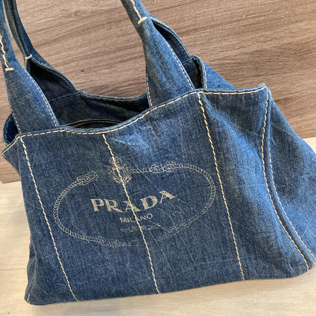 PRADA(プラダ)の値下げ！大人気！PRADA キャンパストートバッグ　デニム レディースのバッグ(トートバッグ)の商品写真