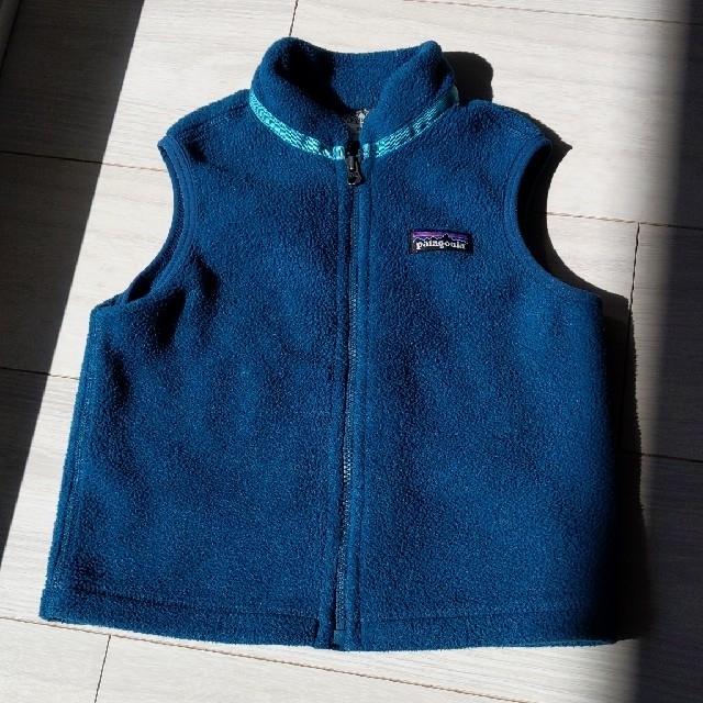 patagonia(パタゴニア)の【美品】patagoniaフリースベスト　kids キッズ/ベビー/マタニティのキッズ服男の子用(90cm~)(ジャケット/上着)の商品写真