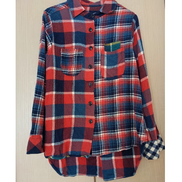 POU DOU DOU(プードゥドゥ)のPOU DOU DOU 赤チェックシャツ レディースのトップス(シャツ/ブラウス(長袖/七分))の商品写真