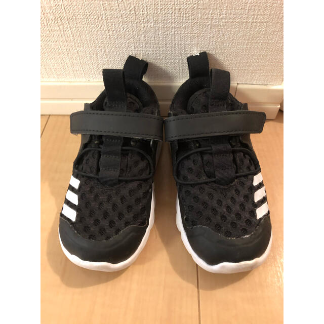 adidas(アディダス)のアディダス　キッズ　スニーカー　子供靴 キッズ/ベビー/マタニティのキッズ靴/シューズ(15cm~)(スニーカー)の商品写真