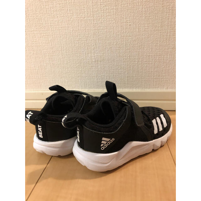 adidas(アディダス)のアディダス　キッズ　スニーカー　子供靴 キッズ/ベビー/マタニティのキッズ靴/シューズ(15cm~)(スニーカー)の商品写真