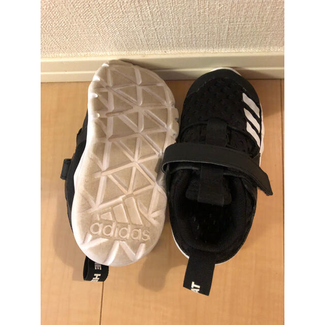 adidas(アディダス)のアディダス　キッズ　スニーカー　子供靴 キッズ/ベビー/マタニティのキッズ靴/シューズ(15cm~)(スニーカー)の商品写真