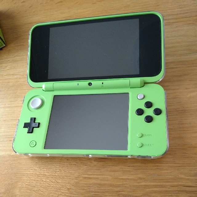 ニンテンドー2DS(ニンテンドー2DS)の中古☆ニンテンドー2DSLL クリーパーエディション エンタメ/ホビーのゲームソフト/ゲーム機本体(携帯用ゲーム機本体)の商品写真