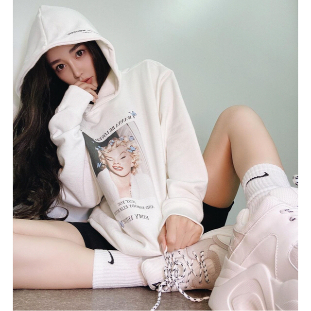 eimy istoire(エイミーイストワール)の❤️【送料込】eimy istoire  Butterfly Hoodie レディースのトップス(パーカー)の商品写真