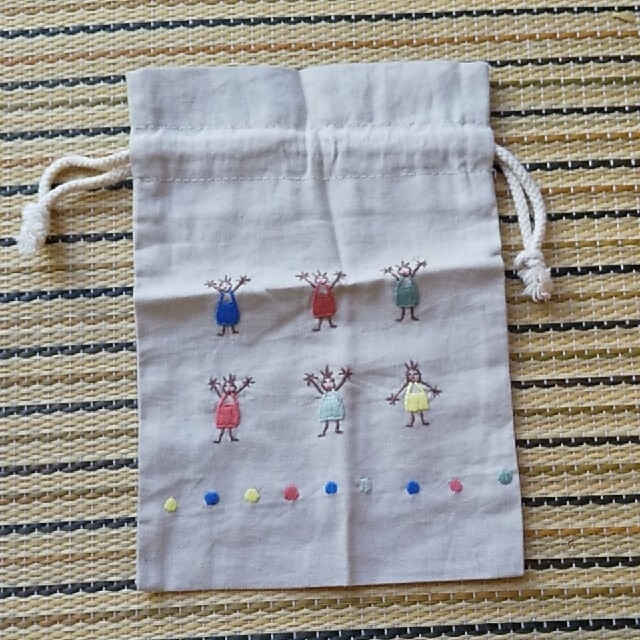 きんちゃくポーチ 刺繍 レディースのファッション小物(ポーチ)の商品写真