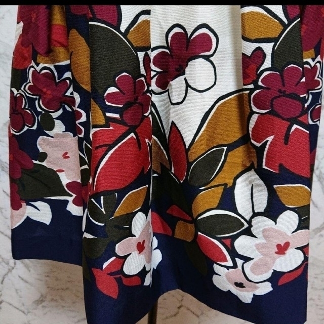 エムズグレイシー 膝丈スカート 花柄モチーフ フレア ラメ エムズグレイシー 膝丈スカート 花柄モチーフ フレア ラメ