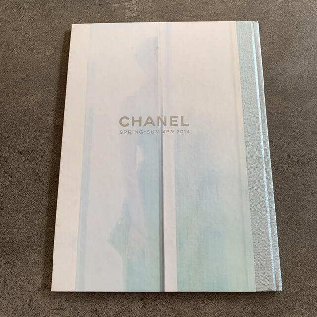 CHANEL(シャネル)のCHANEL クルーズコレクション　ブック　2冊セット エンタメ/ホビーの雑誌(ファッション)の商品写真