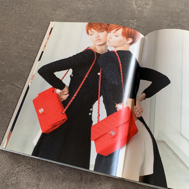 CHANEL(シャネル)のCHANEL クルーズコレクション　ブック　2冊セット エンタメ/ホビーの雑誌(ファッション)の商品写真