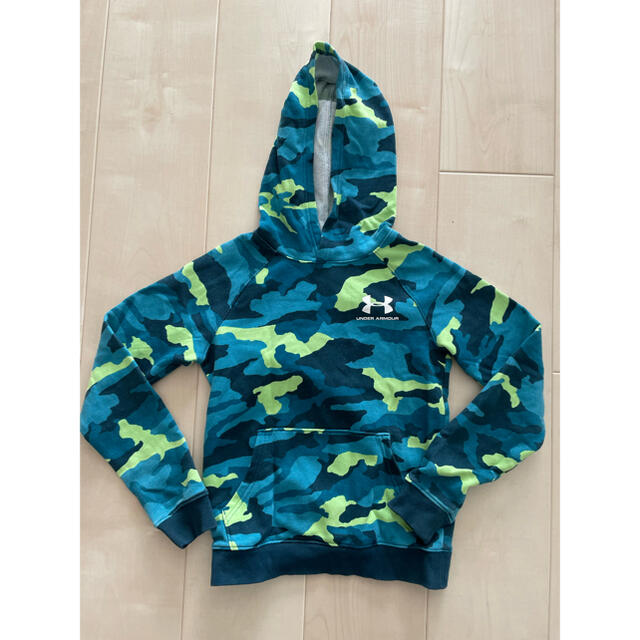 UNDER ARMOUR(アンダーアーマー)のUNDER ARMOUR パーカー キッズ/ベビー/マタニティのキッズ服男の子用(90cm~)(Tシャツ/カットソー)の商品写真