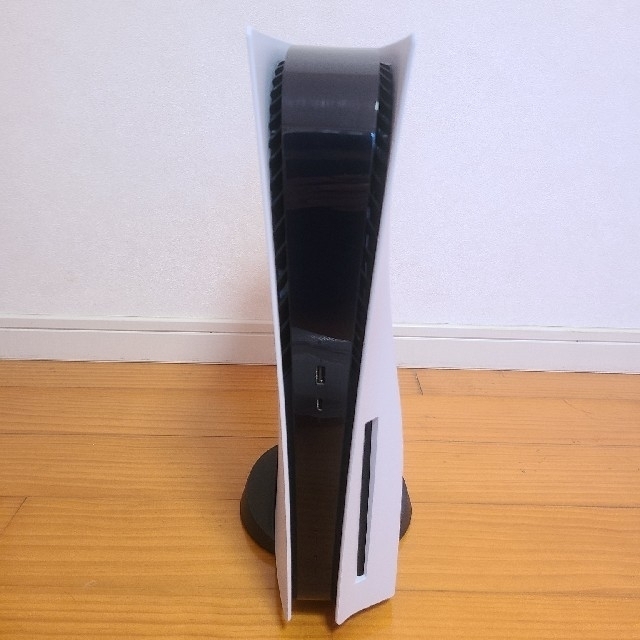 PlayStation(プレイステーション)のPlaystation 5 中古品　保証書付き エンタメ/ホビーのゲームソフト/ゲーム機本体(家庭用ゲーム機本体)の商品写真