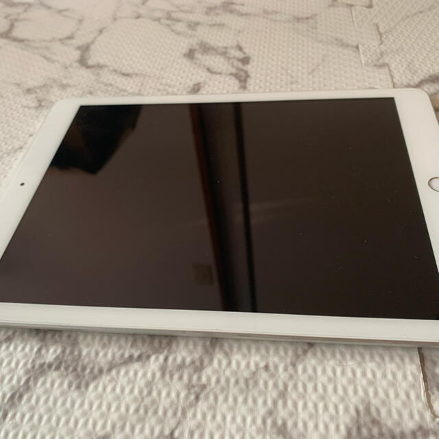 完全美品　iPad 第5世代Wi-Fi+Cellular 32GB シルバー