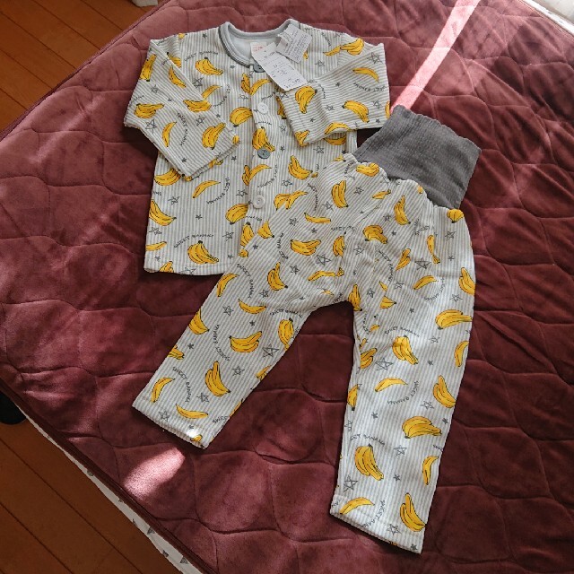 新品未使用  バナナ柄パジャマ キッズ/ベビー/マタニティのキッズ服男の子用(90cm~)(パジャマ)の商品写真