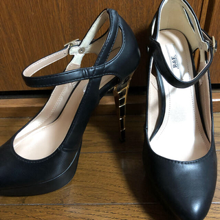 アールアンドイー(R&E)のR&Ｅ 靴 パンプス 黒 ブラック (ハイヒール/パンプス)