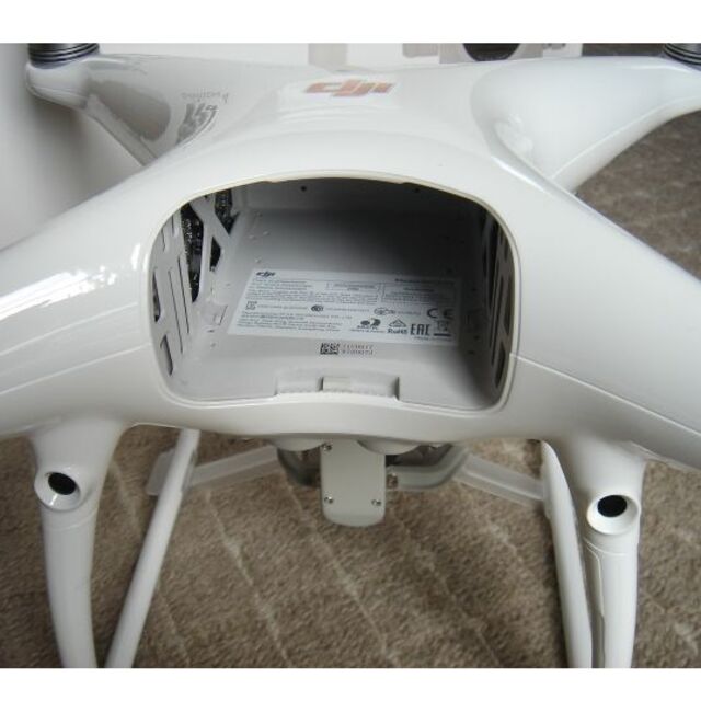 DJI『Phantom4 PRO V2.0』美品 エンタメ/ホビーのおもちゃ/ぬいぐるみ(ホビーラジコン)の商品写真