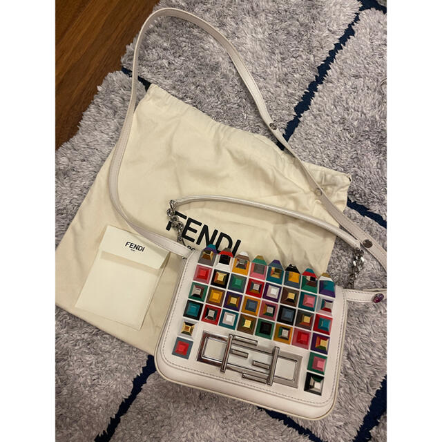 FENDI(フェンディ)のFENDIスタッズバッグ レディースのバッグ(ショルダーバッグ)の商品写真