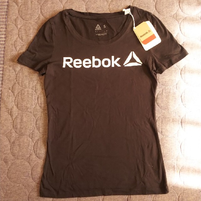 Reebok(リーボック)の最終値下げ　新品 タグ付き リーボック Tシャツ レディースのトップス(Tシャツ(半袖/袖なし))の商品写真