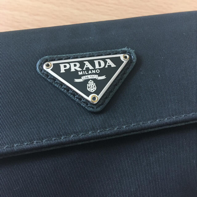 PRADA(プラダ)のPIROKO様専用　PRADA 二つ折り財布 黒 レディースのファッション小物(財布)の商品写真